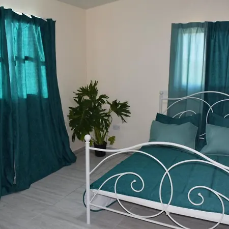 Mersinera Paradise Garden 2 בית נופש *