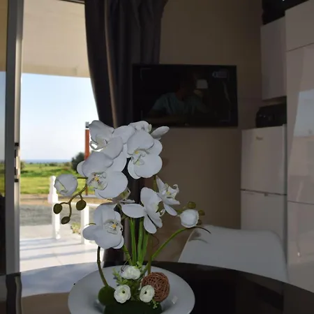 בית נופש Mersinera Paradise Garden 2 Kivisil